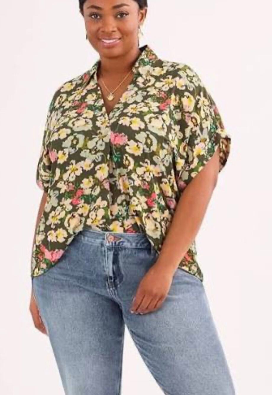 Cabi Replay Top #6717 Large Floral Poly Crepe Relaxed V-Neck Collared Blouse
